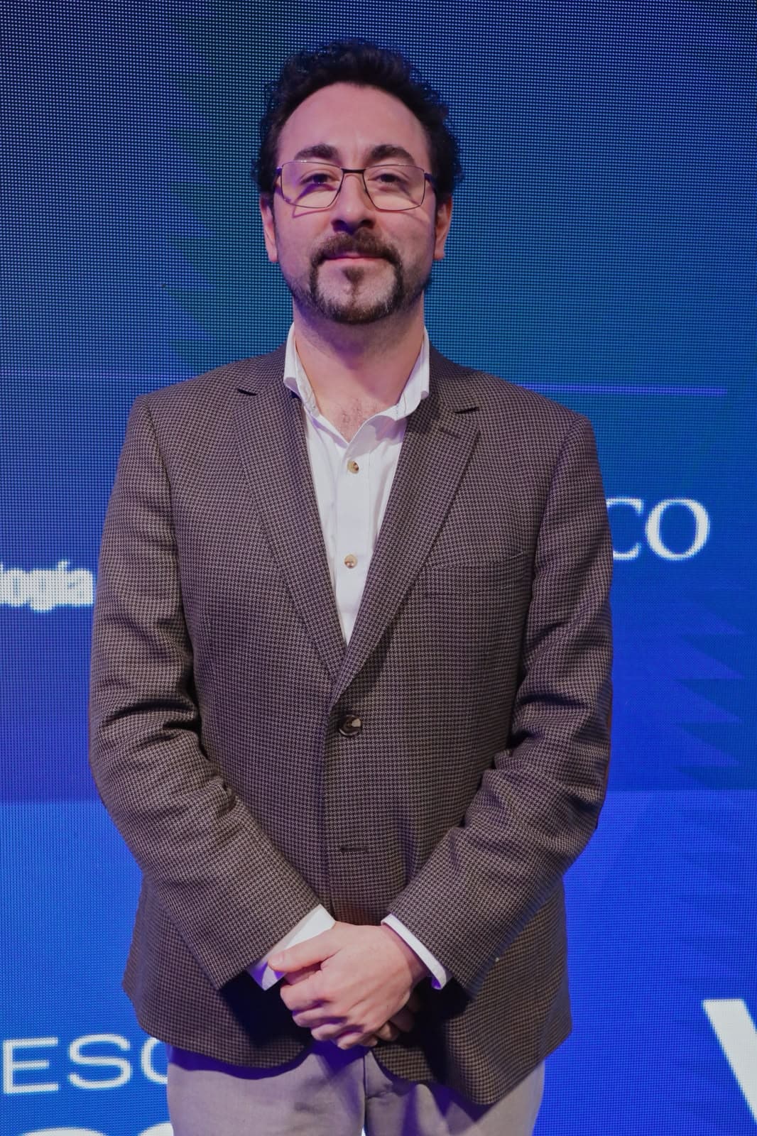 Dr. Carlos Valdebenito